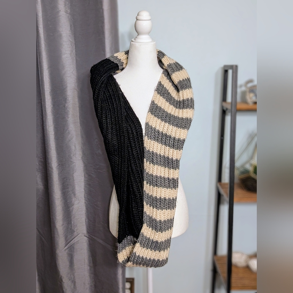 Mossimo Black/Gray/White scarf